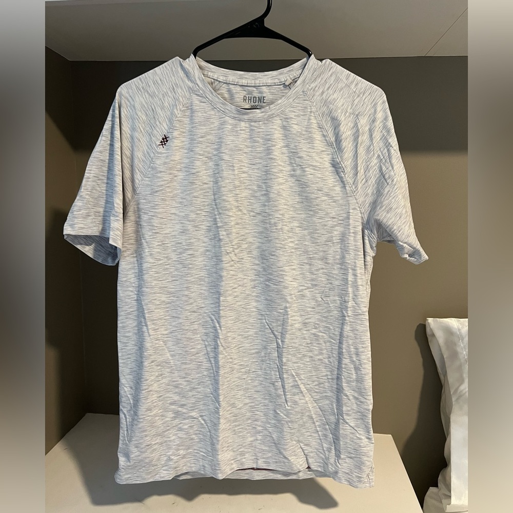 Rhone reign short sleeve workout shirt